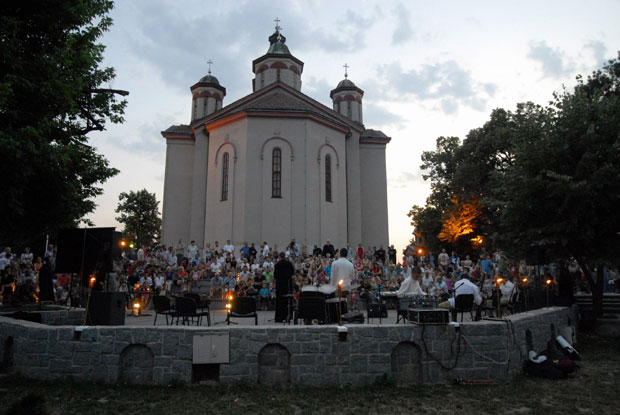 У Лозници разграничење и међу поповима